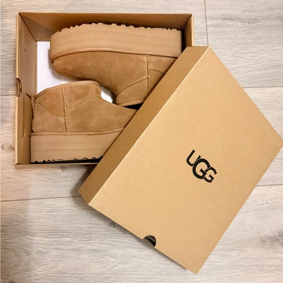OFFER PRICES Ugg Tan Platform Suede Boots Women Size 8, Chestnut Brown BRAND NEW - Picture 1 of 4